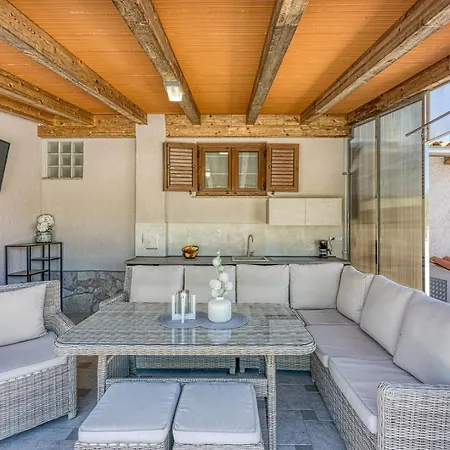 Dana Villa Divšići