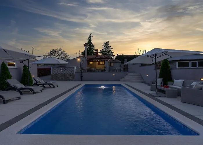 Dana Villa
