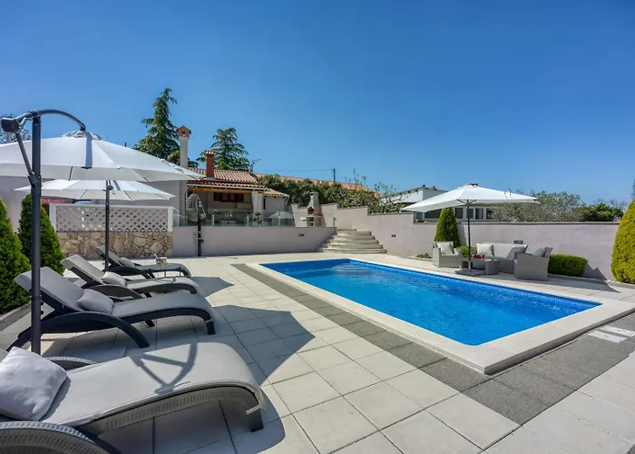 Dana Villa