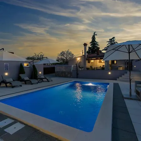 Dana Villa